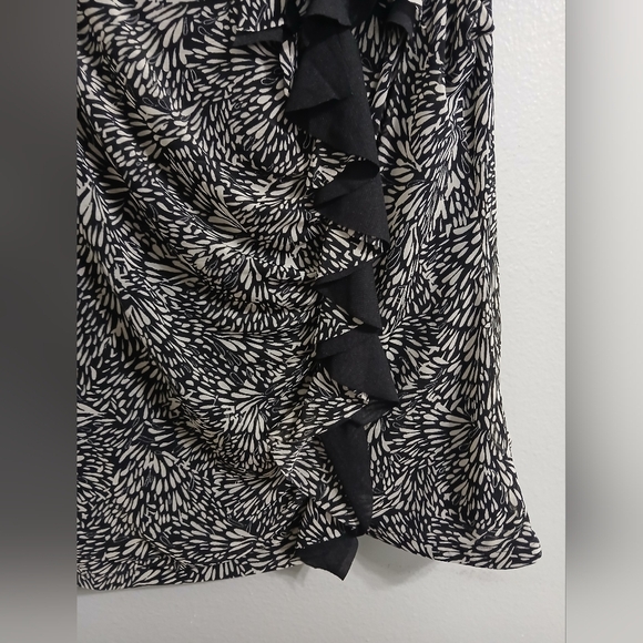 Elle Black and White Ruched Ruffled Sleeveless Blouse - Picture 5 of 6